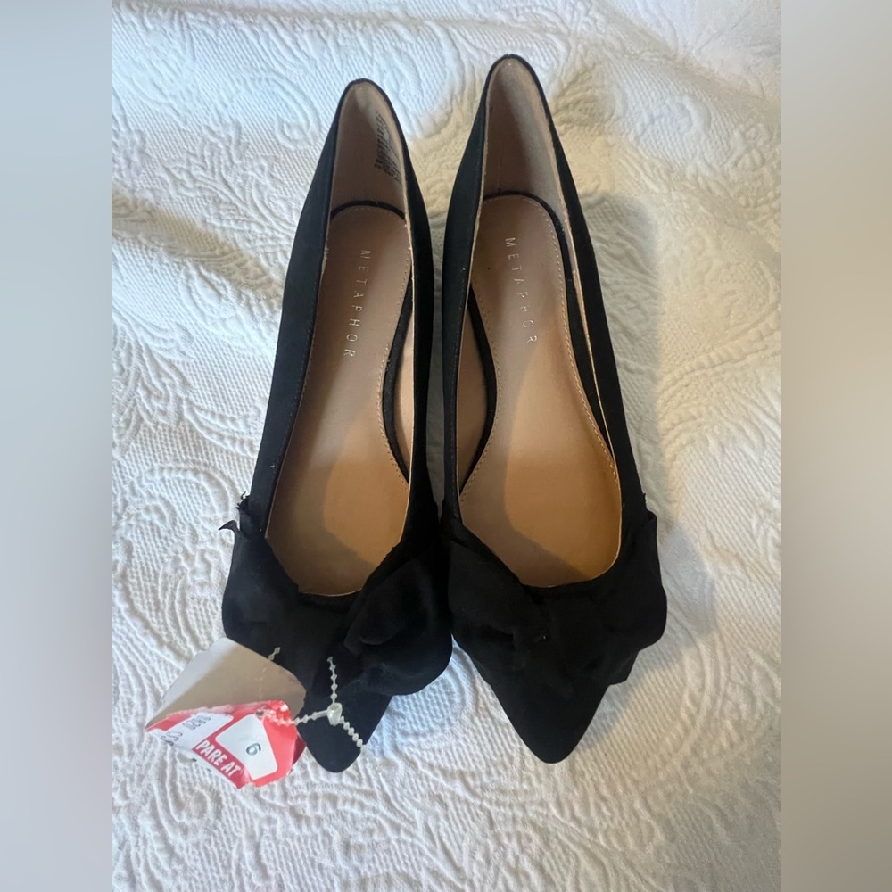 Metaphor Black Heels with Bow Accent